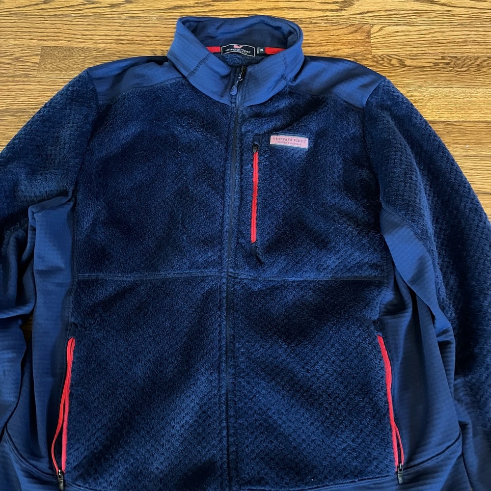 Vineyard Vines fleece zip jacket. Great condition and very warm.